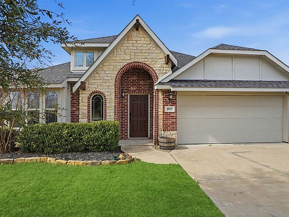 3rd image of 803 Lakeview Dr