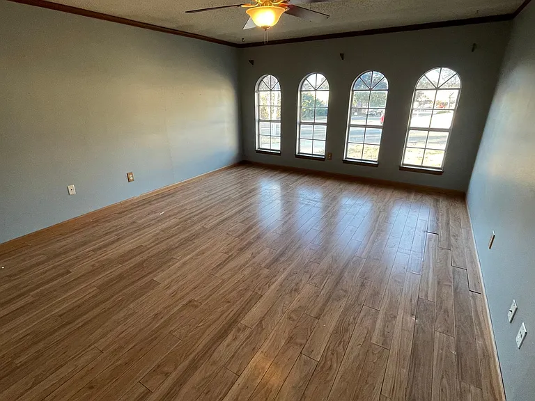 41 Southridge Dr — Photo 2