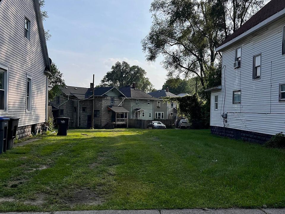 1st image of 182 3rd South St