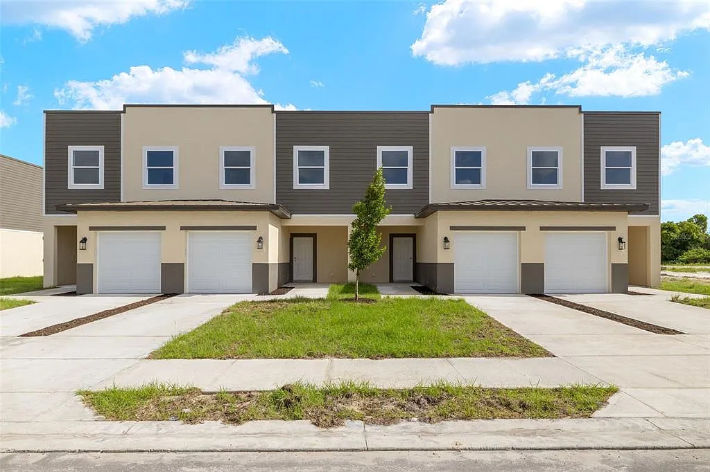 3 bed, 2.5 bath, 1265 sqft, $2,100 — Photo 1