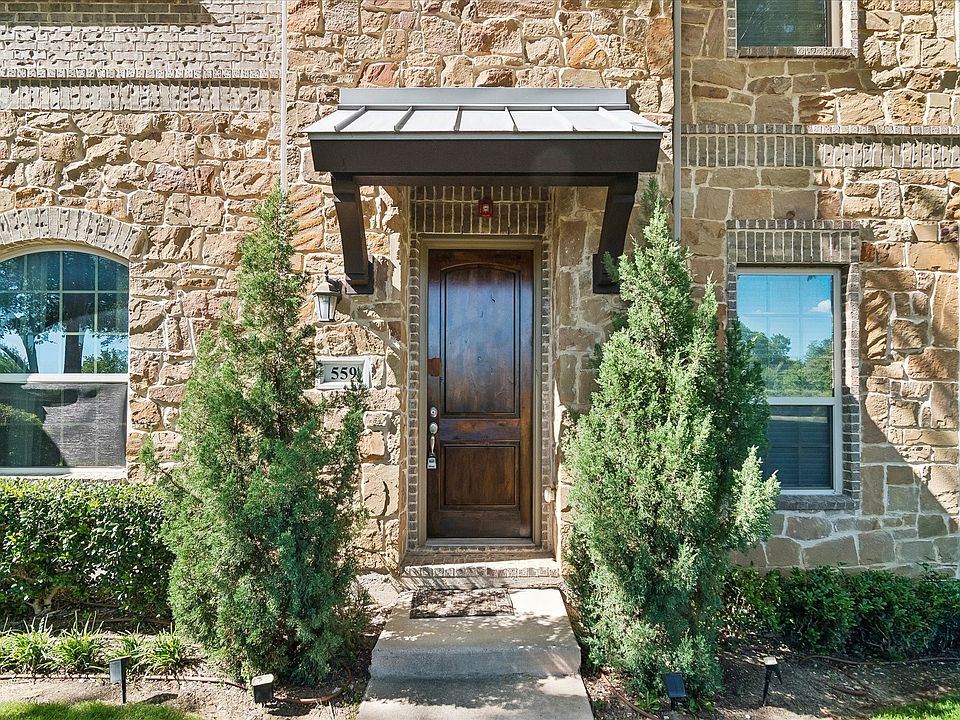 1st image of 559 W Royal Ln