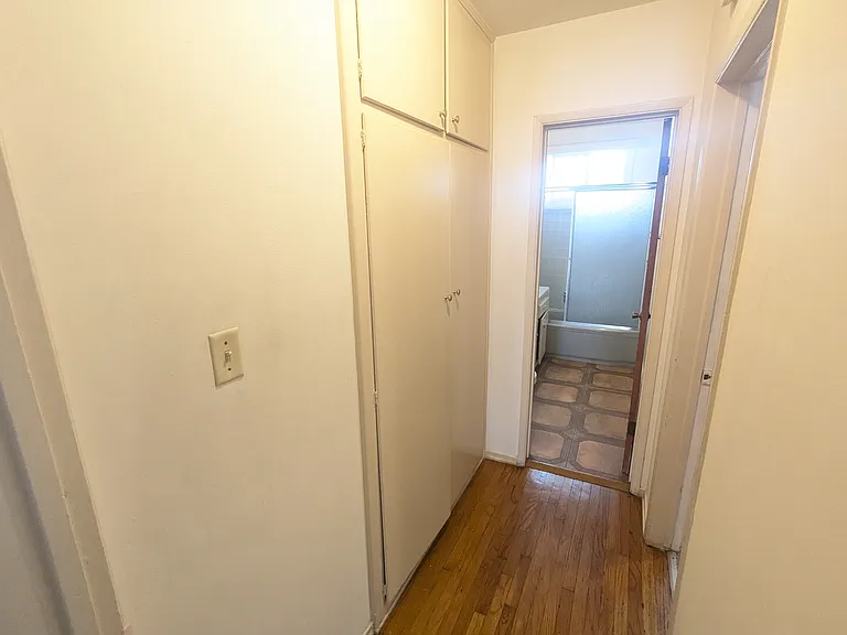 1547 S Orange Grove Ave #7 — Photo 8