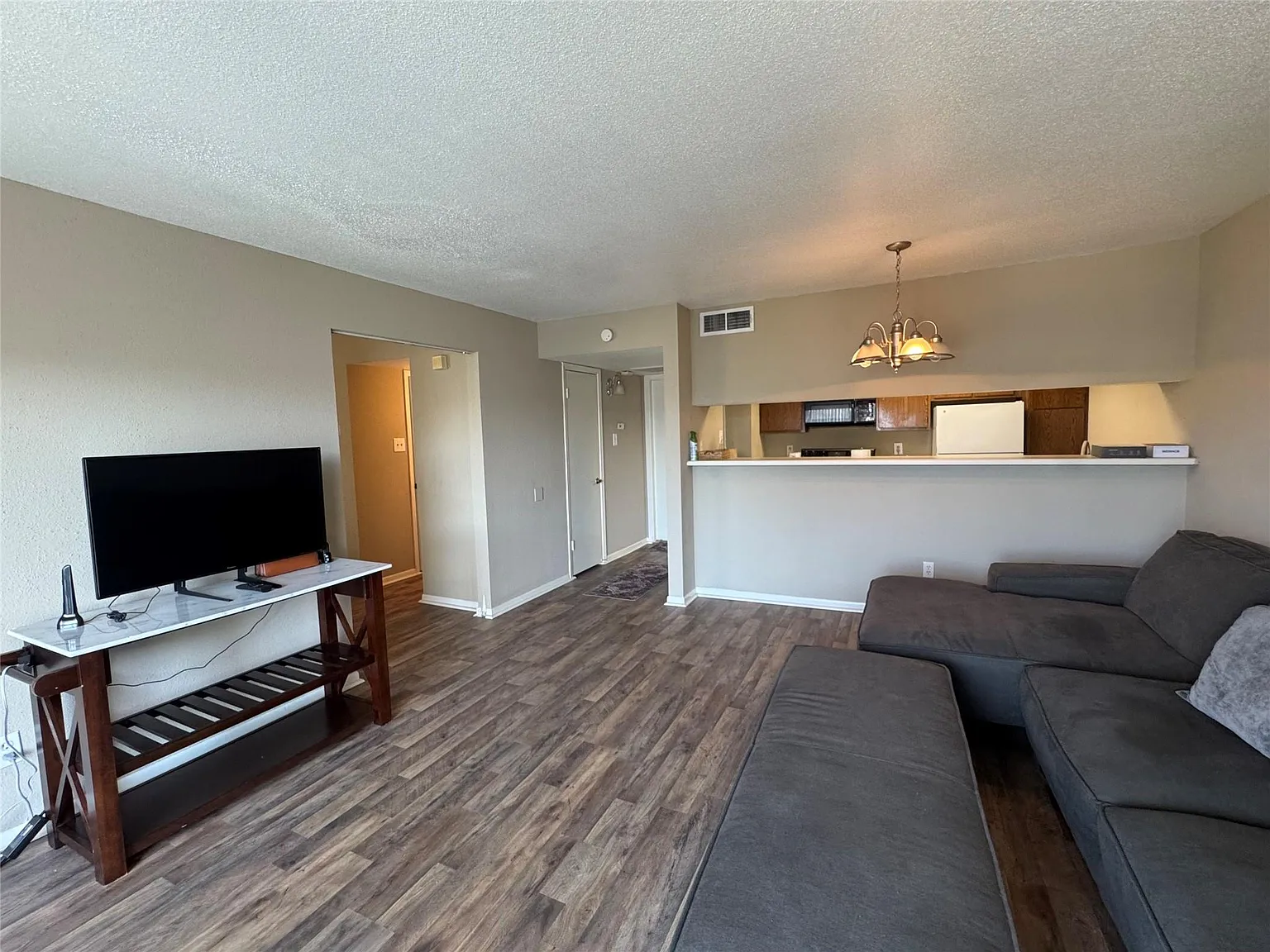 1 bed, 1.0 bath, 700 sqft, $1,200 — Photo 4