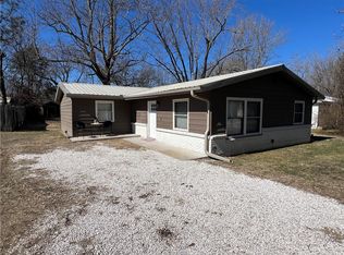300 S Summit St, Prairie Grove, AR 72753