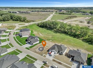 3525 Tree Line Dr, Lincoln, NE 68516