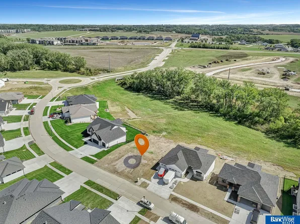 3525 Tree Line Dr, Lincoln, NE 68516