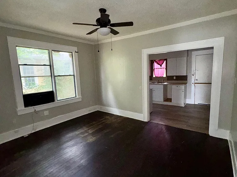 1512 Kemp Blvd — Photo 3
