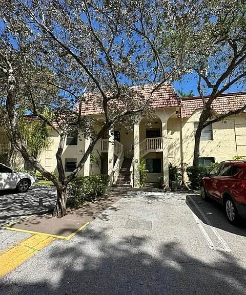 132 S Cypress Rd #523 — Photo 3