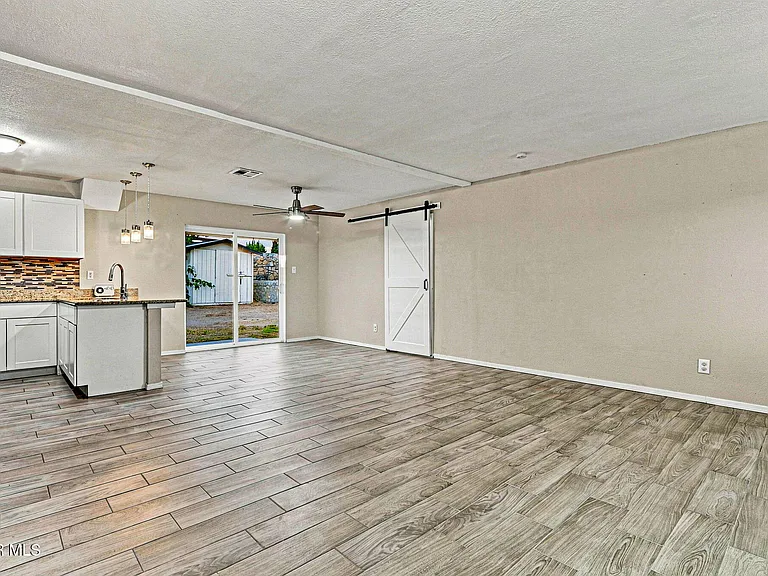 11524 Meadowbrook Dr — Photo 9
