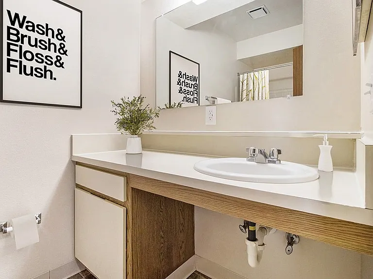 Canal Club Apartments — Photo 49