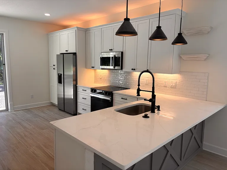 330 Geneva Dr — Photo 4