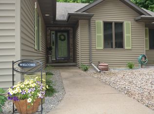 W6437 Lakeview Ct, MENASHA, WI 54952