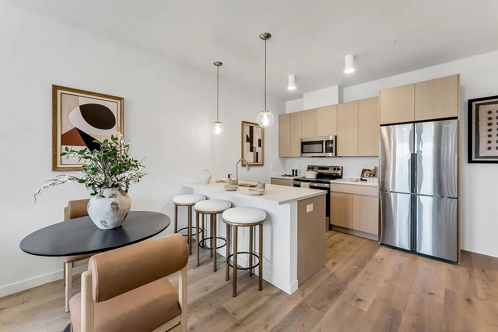 Lazul West — Photo 1