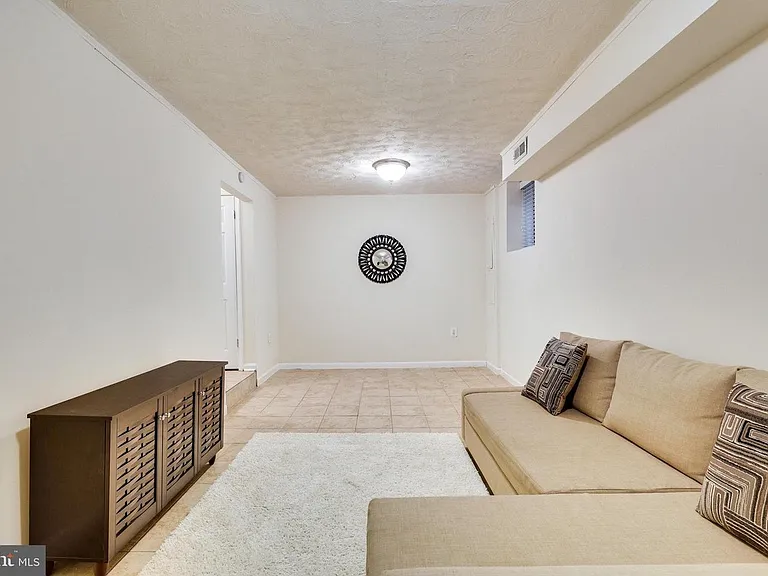 2373 Emerald Heights Ct — Photo 5