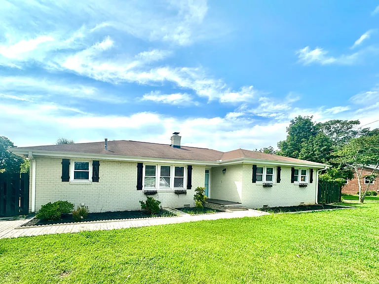 15 W Golden Strip Dr — Photo 1