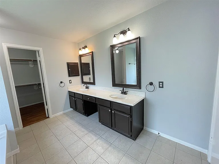 8919 Diamond Lake Ln — Photo 12