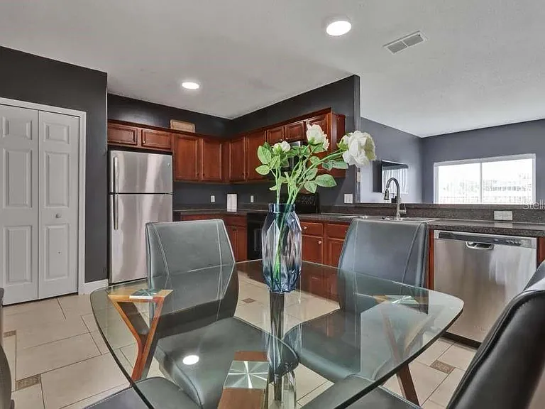 820 Grantham Dr — Photo 9