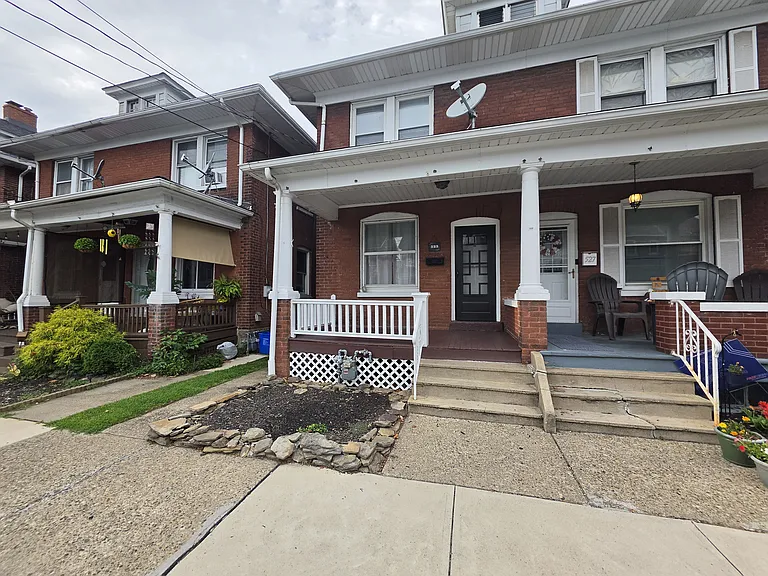 525 E Laurel St — Photo 1