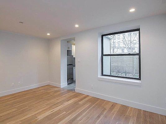 4th image of 903 Sterling Pl #1L