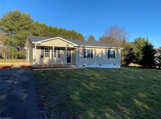 221 Springview Ln, Mount Airy, NC 27030