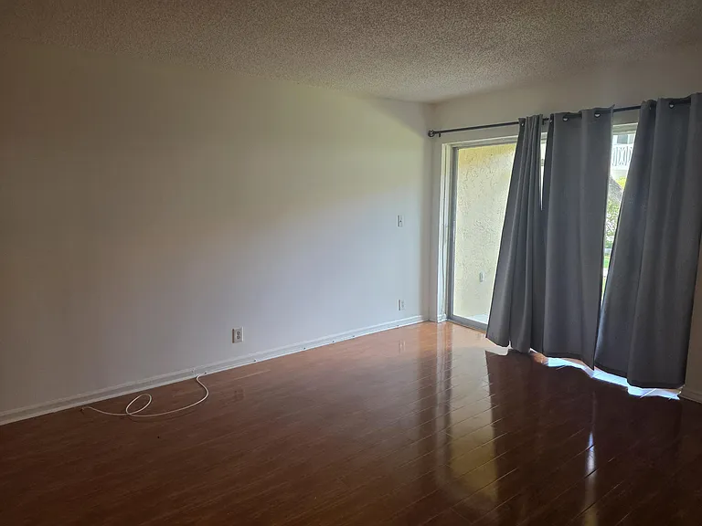 959 SE 2nd Ave #105 — Photo 7