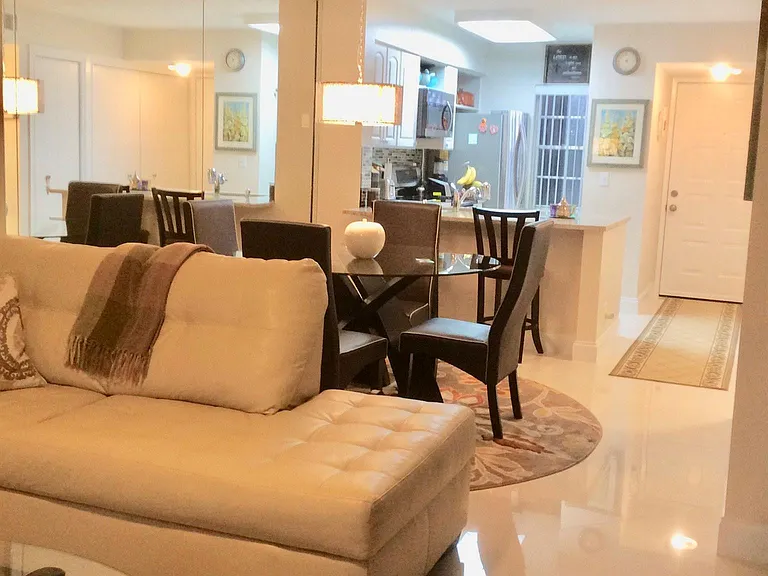 2220 N Cypress Bend Dr #104 — Photo 4