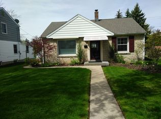3011 N 91st St, Milwaukee, WI 53222