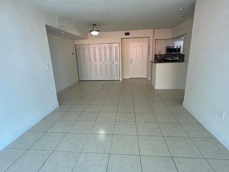 17000 N Bay Rd #703 — Photo 5