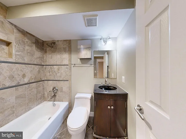 6 Rhode Island Ave NW #2 — Photo 19