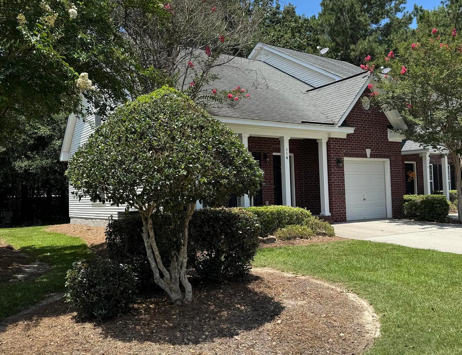 3 bed, 2.5 bath, 1475 sqft, $2,300 — Photo 2