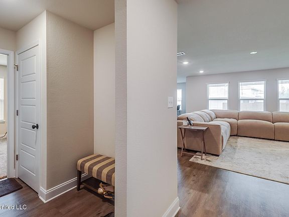 2nd image of 10519 Willow Leaf Dr