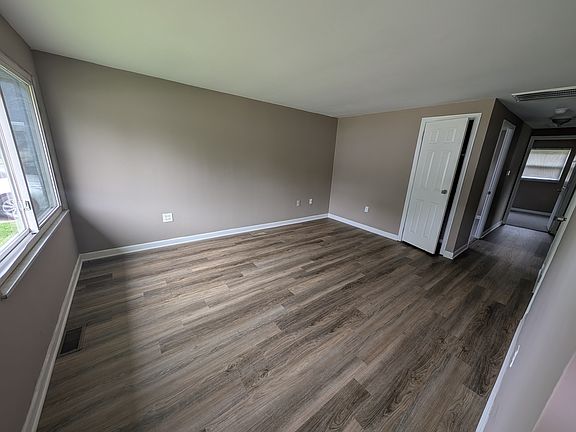 5th image of 244 Tulip Dr
