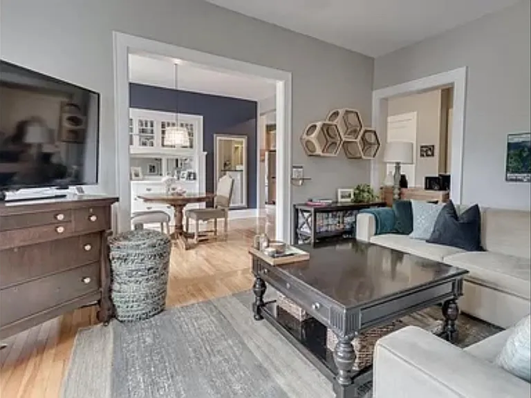 2300 Girard Ave S #204 — Photo 6