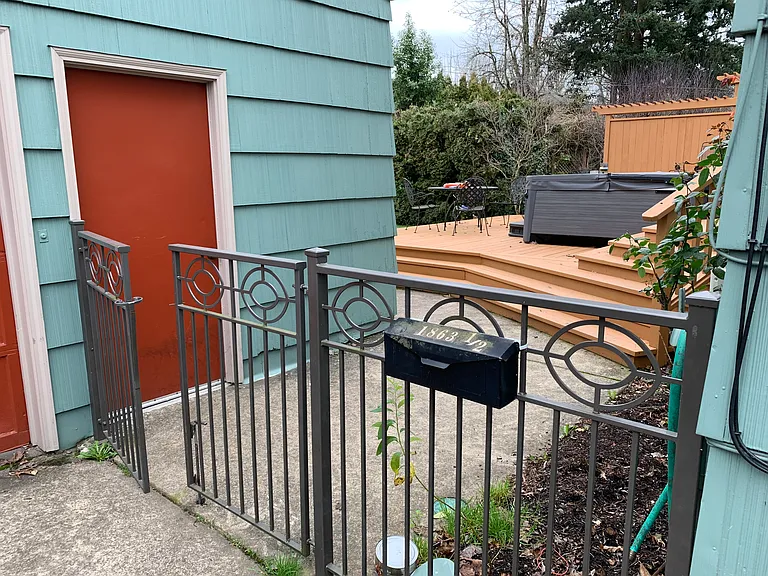 1/2 Washington St — Photo 9
