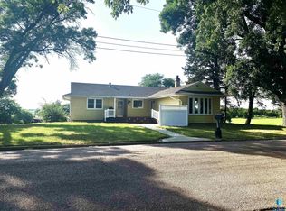121 Lincoln Ave, Centerville, SD 57014