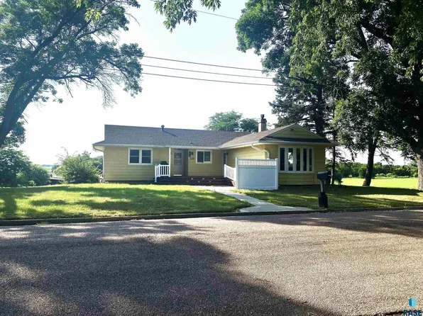 121 Lincoln Ave, Centerville, SD 57014