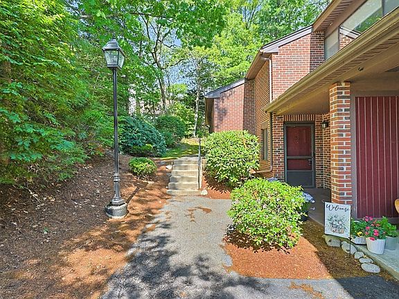 5th image of 38 Highwood Dr Unit 38