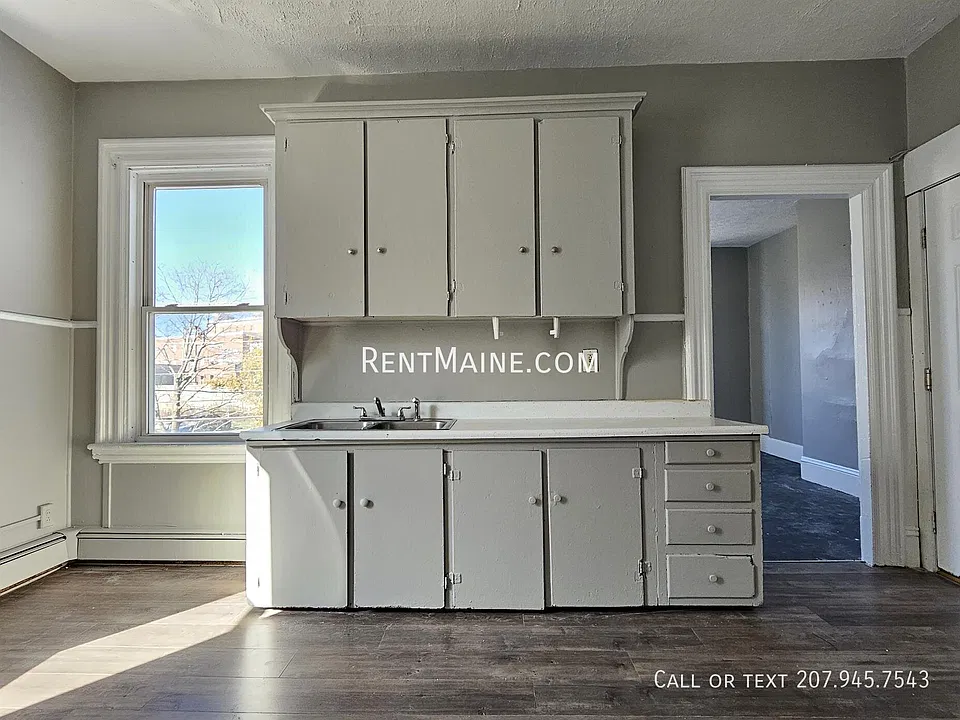 139 Oak St #2F