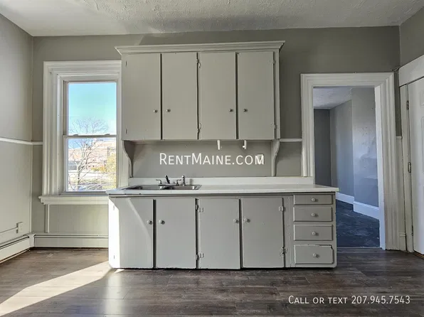 139 Oak St APT 2F, Lewiston, ME 04240