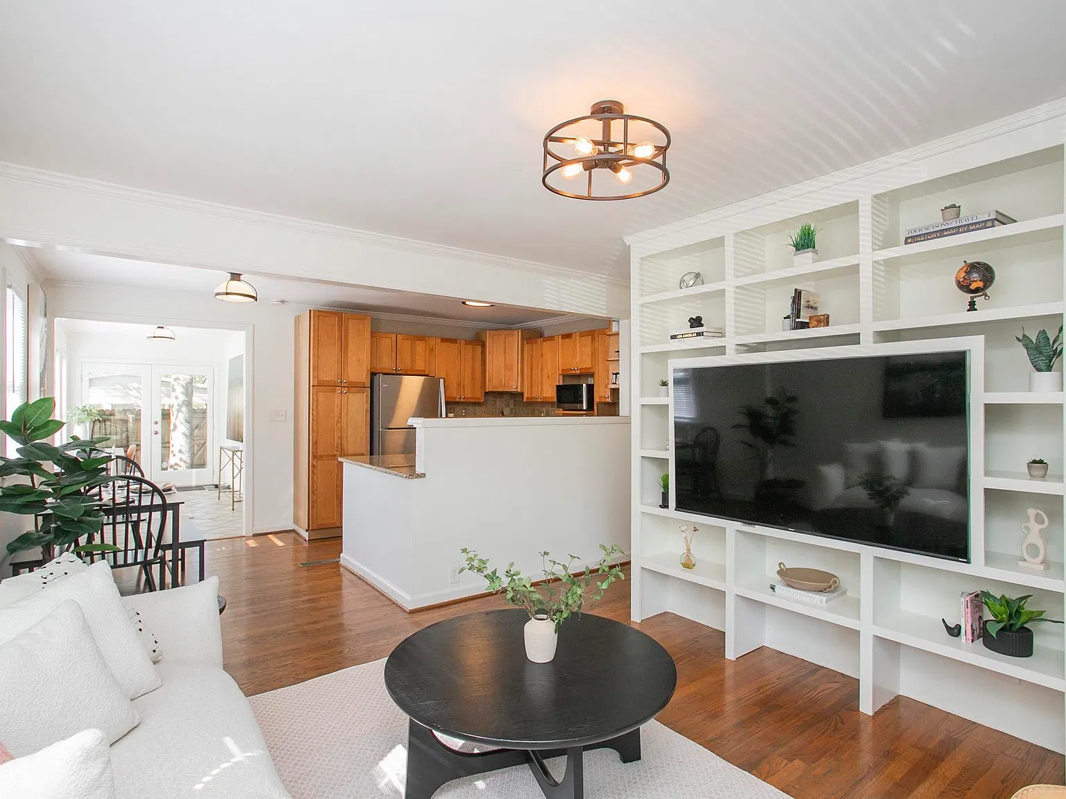 3 bed, 1400 sqft, $4,199 — Photo 3