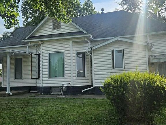 3rd image of 702 W Brown St