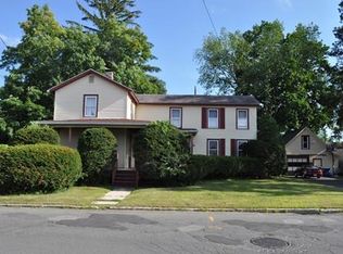 8 High St, Easthampton, MA 01027