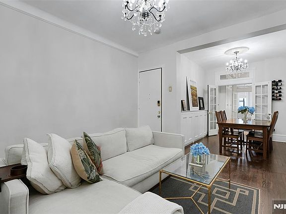 4th image of 1112 Park Ave APT 2L