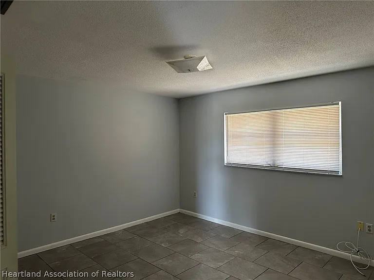 1318 Schlosser Rd — Photo 14
