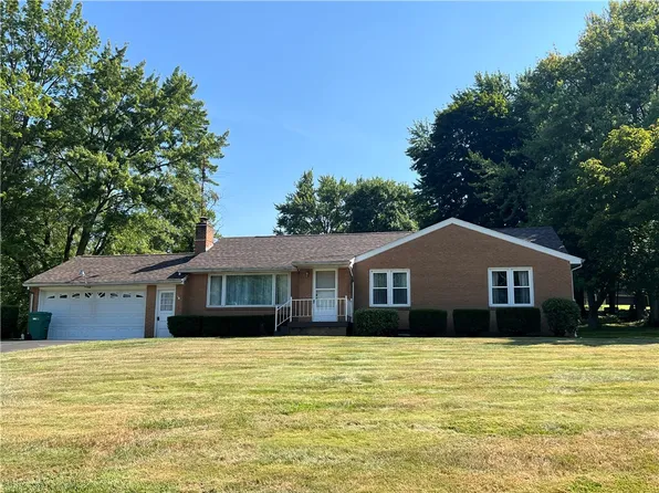 2971 Melvin Dr, New Castle, PA 16105