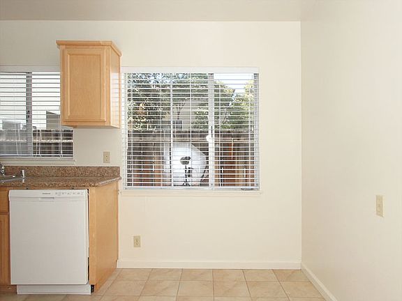 4th image of 528 Kendall Ave APT 05