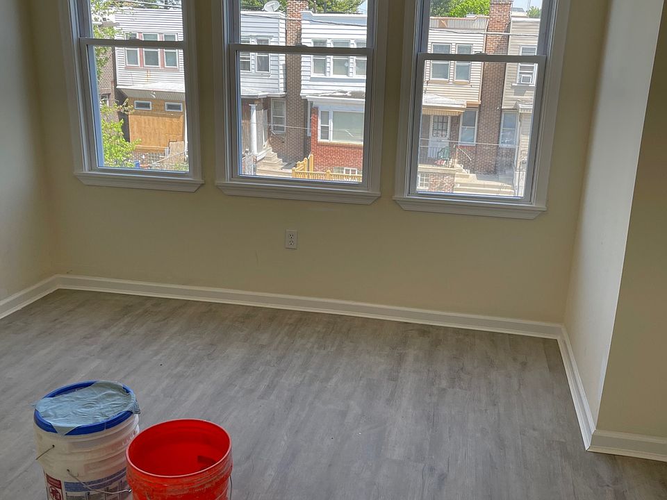 1st image of 1916 E Pike St #1