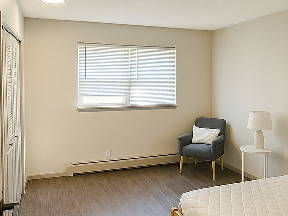 5th image of 802 Garfield St W APT 65