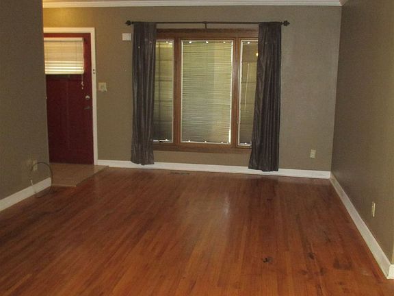 4. 1727 N Hood, Living Room