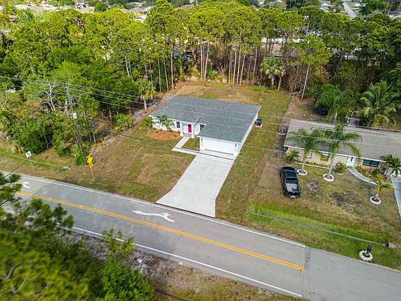 3rd image of 1284 SE Nancy Lane